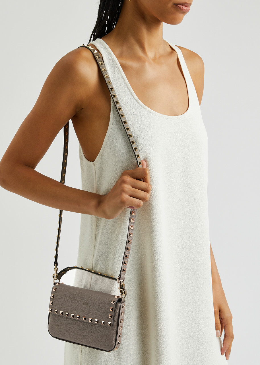 【関税＆送料込み】Valentino Garavani Leather Rockstud Cros Valentino Garavani Calf Leather Rockstud Cross-Body Bag