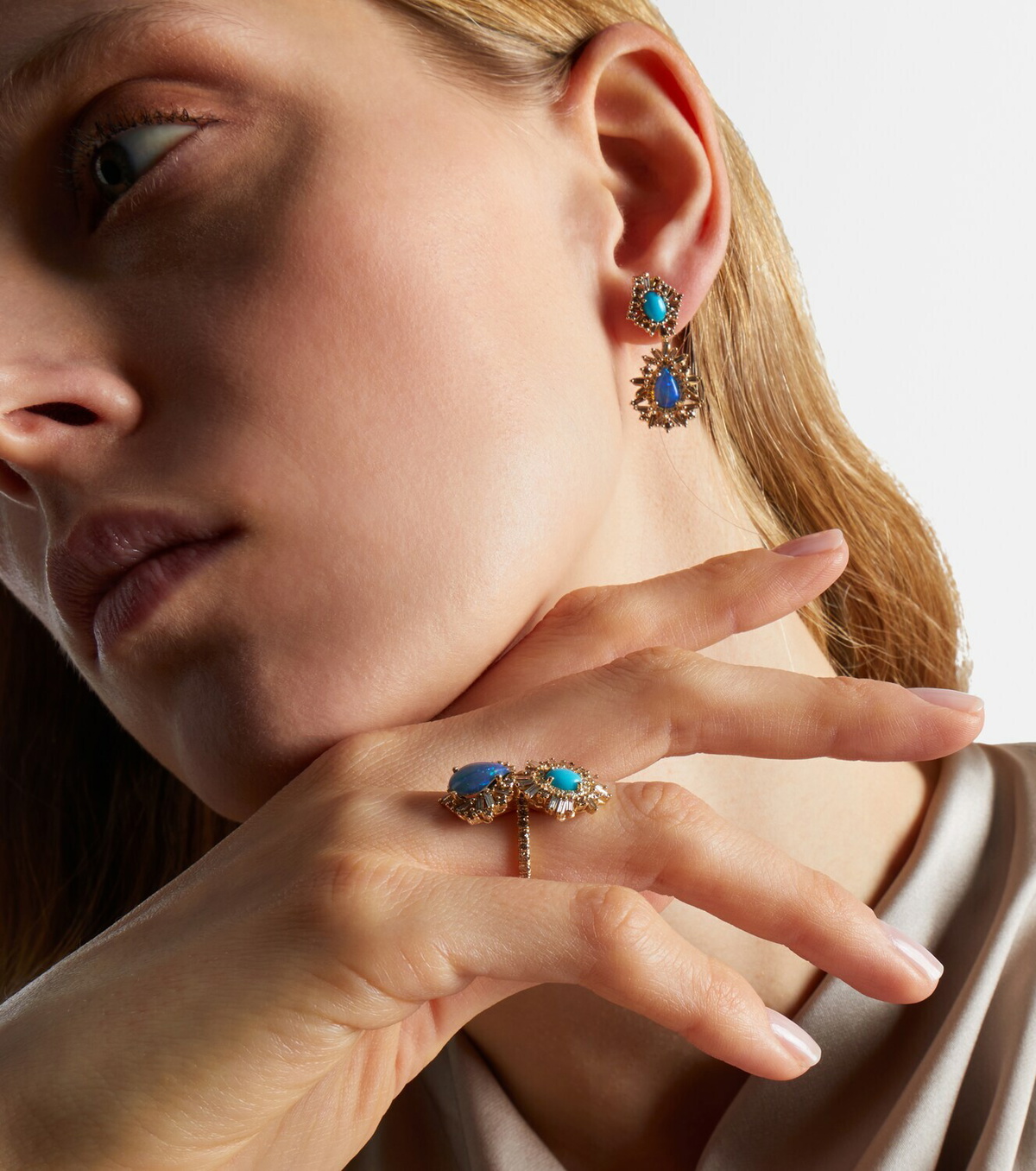 Suzanne Kalan 18kt gold (750/1000) ring with gemstones