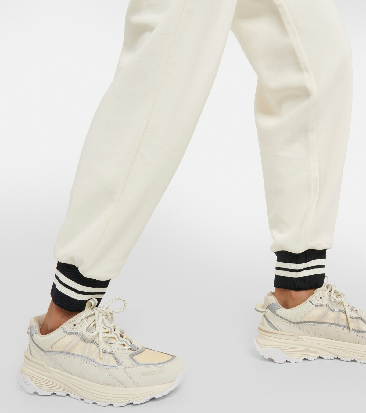 MONCLER 26S JACKET AND SWEATPANTS SET 495