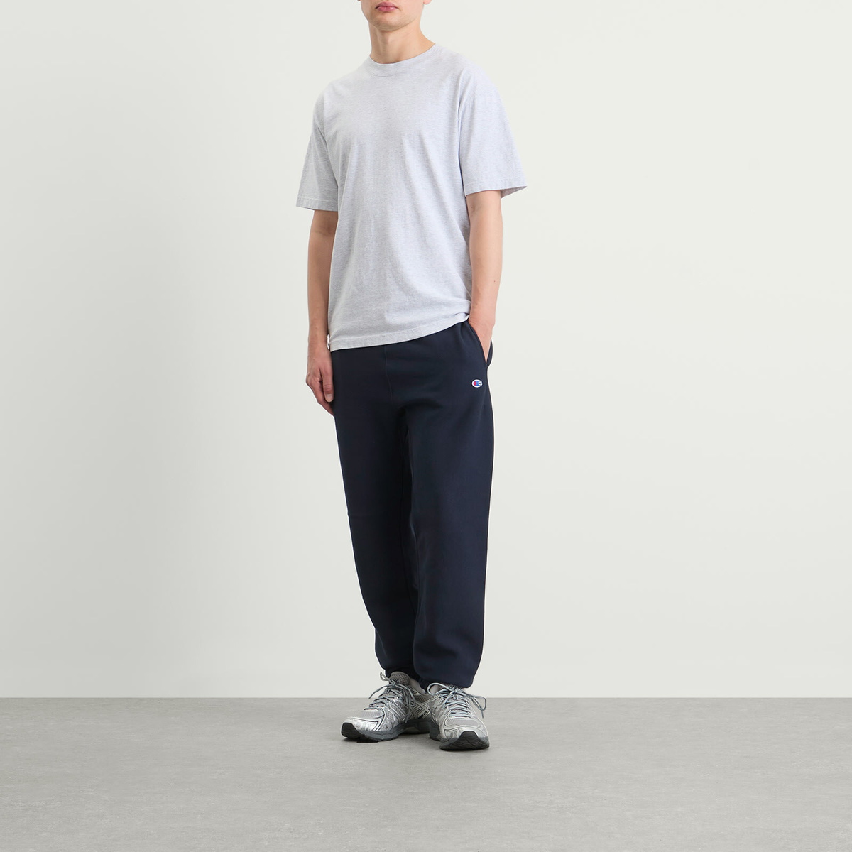 Champion Men's Reverse Weave Loose Cuffed Sweat Pants in Navy
