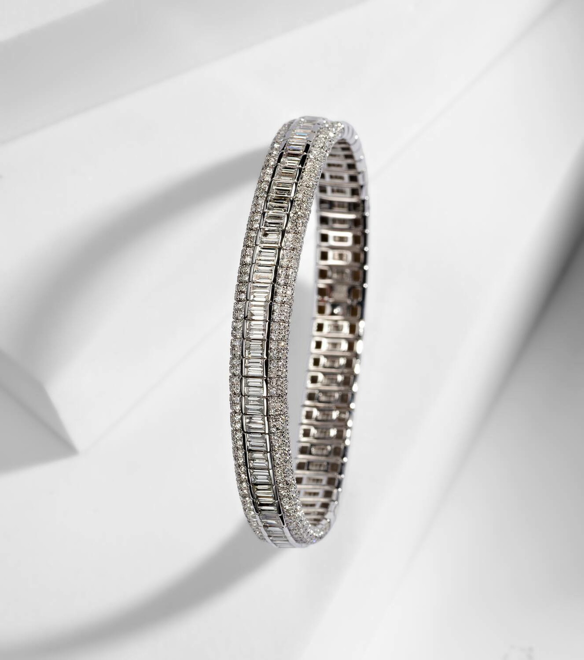 Shay Jewelry Diamond Pave Scales Stretch 18kt white gold bracelet with diamonds