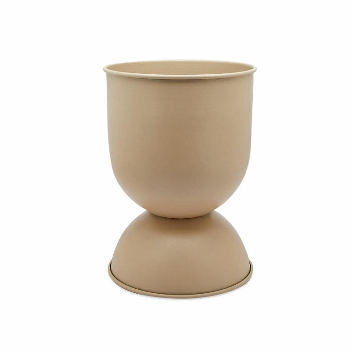 Photo: Ferm Living Hourglass Plant Pot - Small in Cashmere