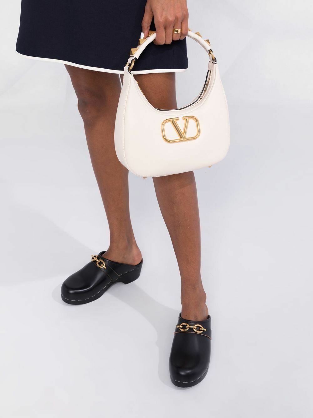 【VALENTINO】 STUD SIGN SMOOTH LEATHER HOBO BAG VALENTINO STUD SIGN HOBO BAG