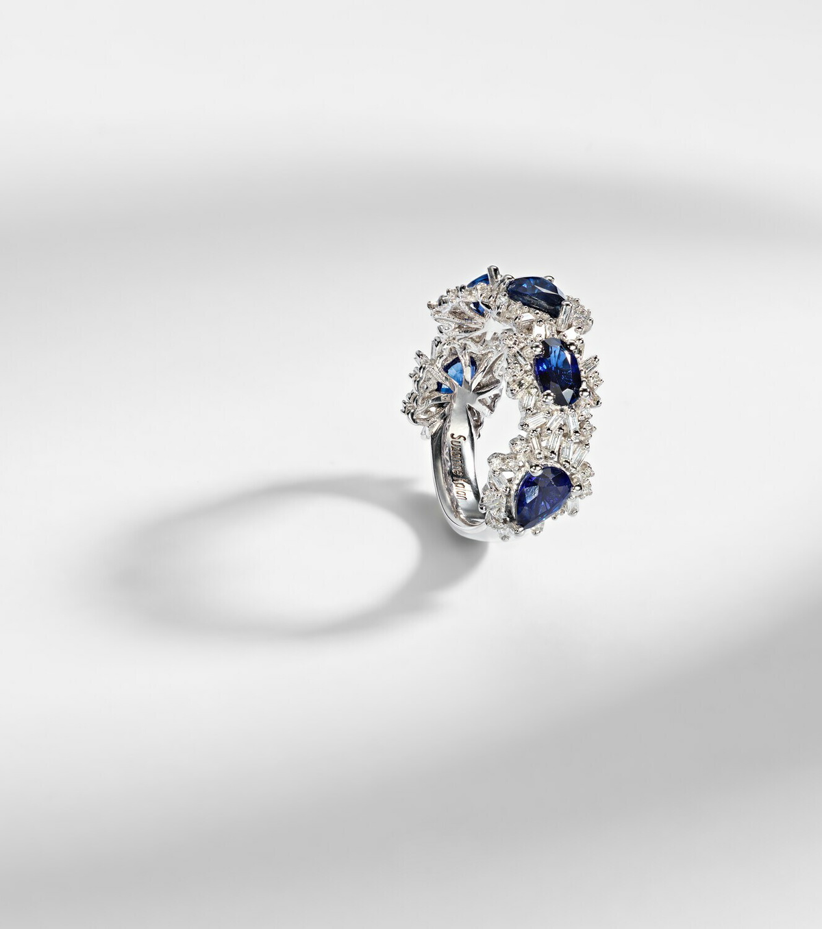Suzanne Kalan 18kt white gold ring with sapphires and diamonds