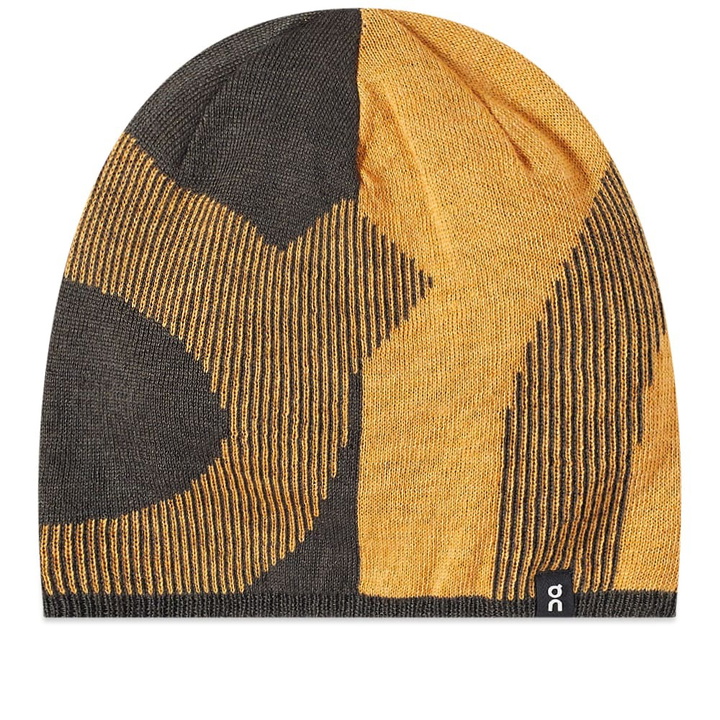 Photo: ON Men's Running Explorer Merino Beanie in Mango/Thorn