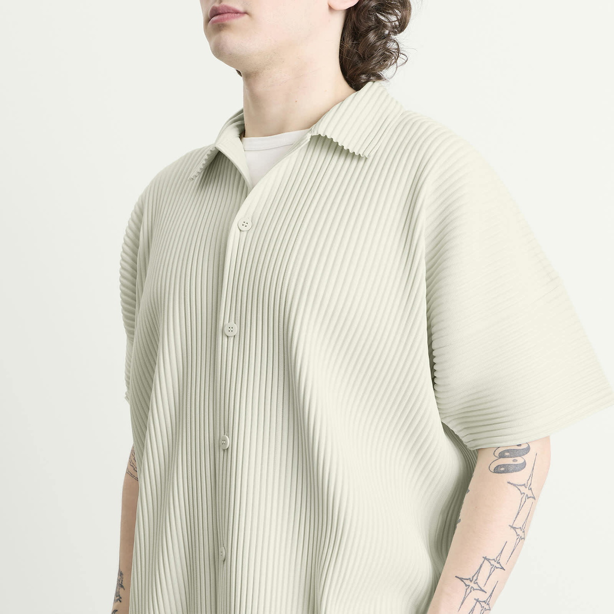 Homme Plissé Issey Miyake Men's Pleat Short Sleeve Shirt in Duomo Green
