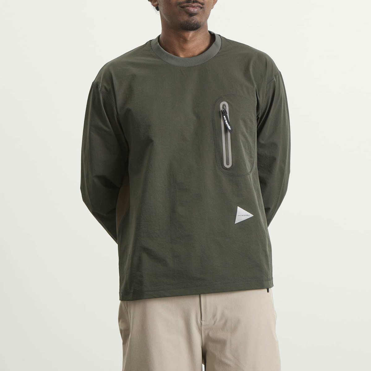 and wander Men's Hybrid Warm Longsleeve Pocket T-Shirt in Dark Green