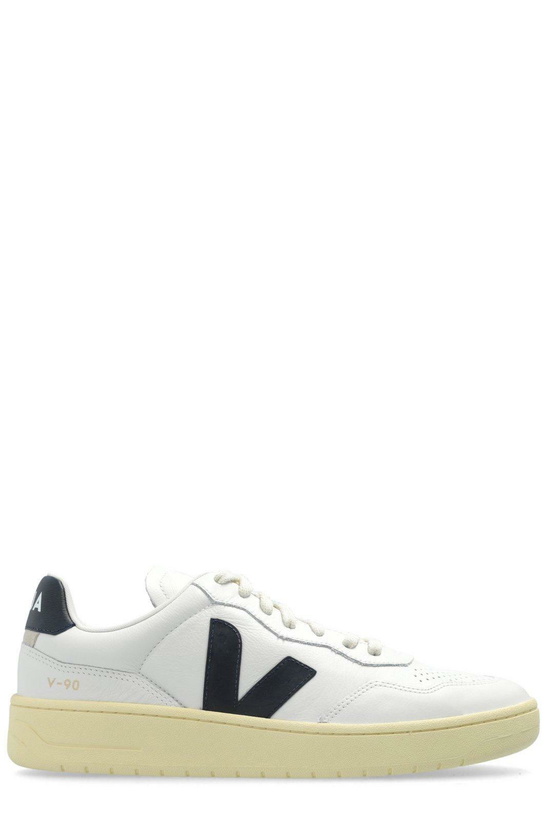 Photo: Veja V90 Low-top Sneakers