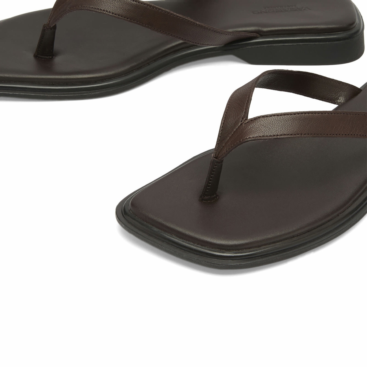 Vagabond Shoemakers Women's Izzy Leather Flip Flops in Chocolate