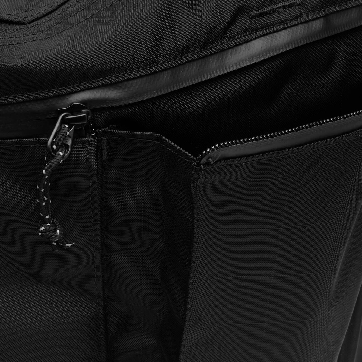 Db Journey Roamer Utility Tote Bag - 32L in Black Out 