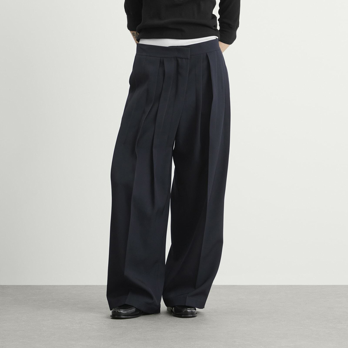Jil Sander Women's Pleated Trousers in Navy