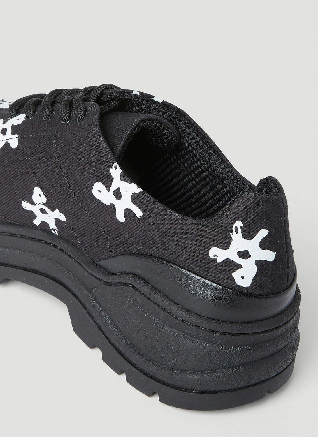 Phileo Basalt White Flower Lace-Ups
