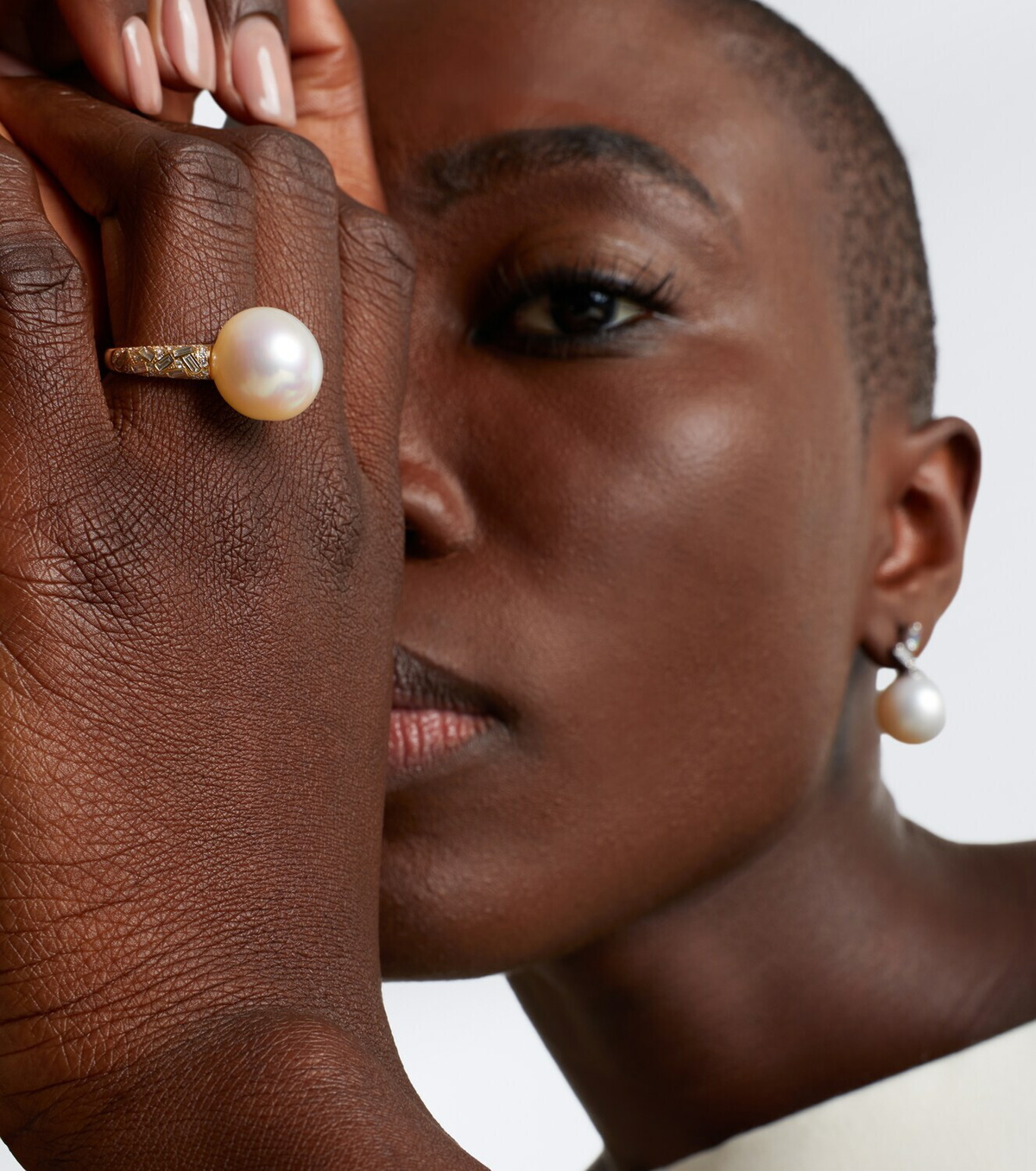 Suzanne Kalan 18kt gold ring with pearl and diamonds