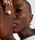 Suzanne Kalan 18kt gold ring with pearl and diamonds