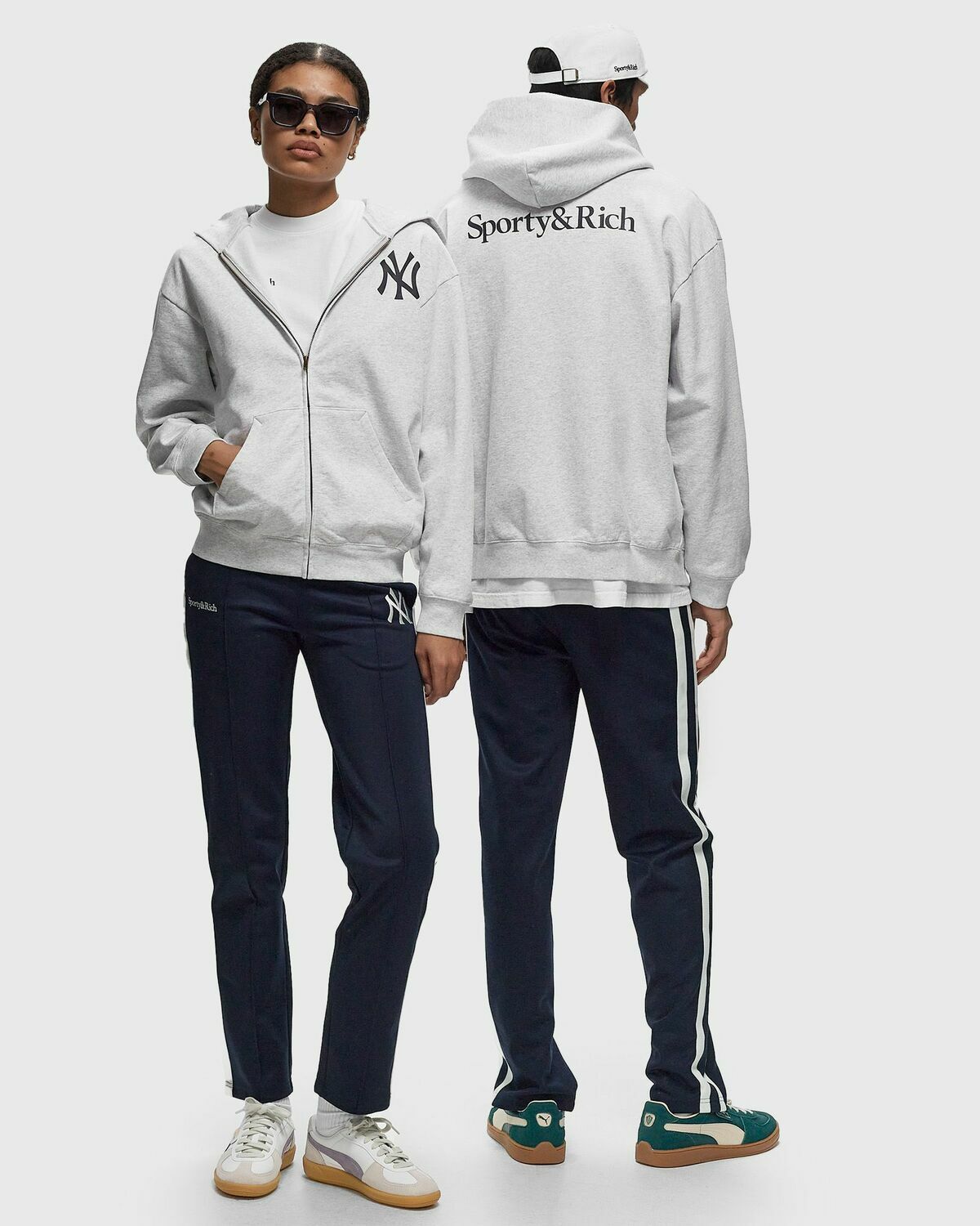 パーカー SPORTY&amp;RICH  SERIF LOGO HOODIE Serif Logo Hoodie - Faded Black/White – Sporty & Rich