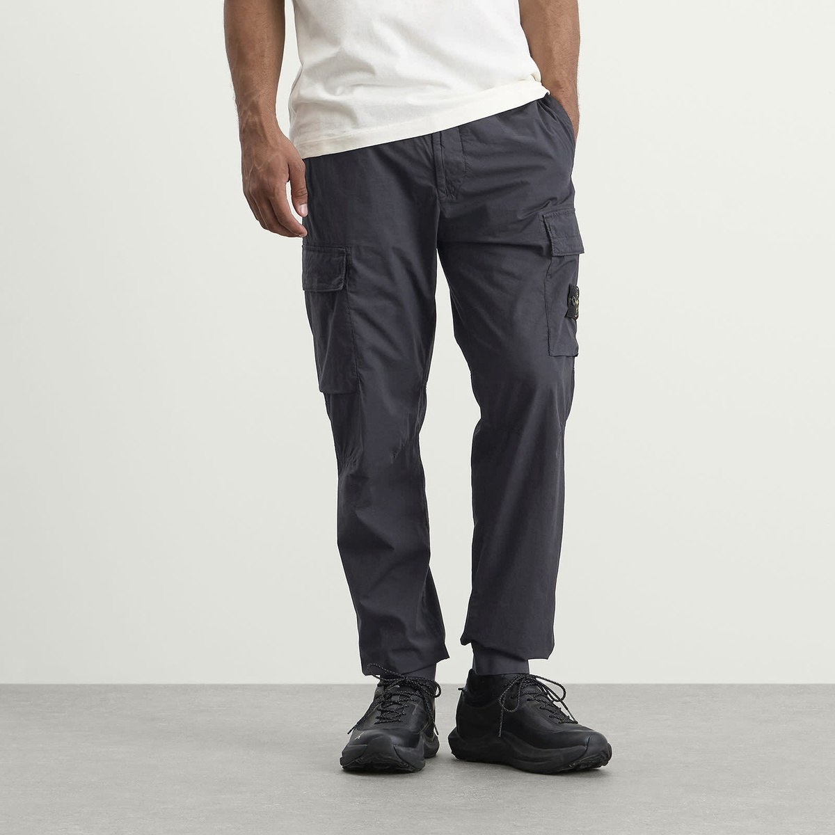 Stone Island Men's Paracadute Cargo Trousers in Navy Blue