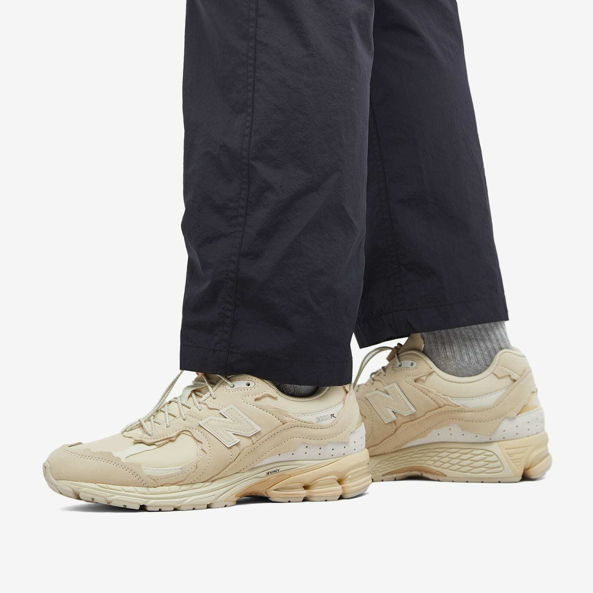 ★NEW BALANCE★M2002RDQ★大人気★ New Balance M2002RDQ Sneakers in Sandstone New Balance