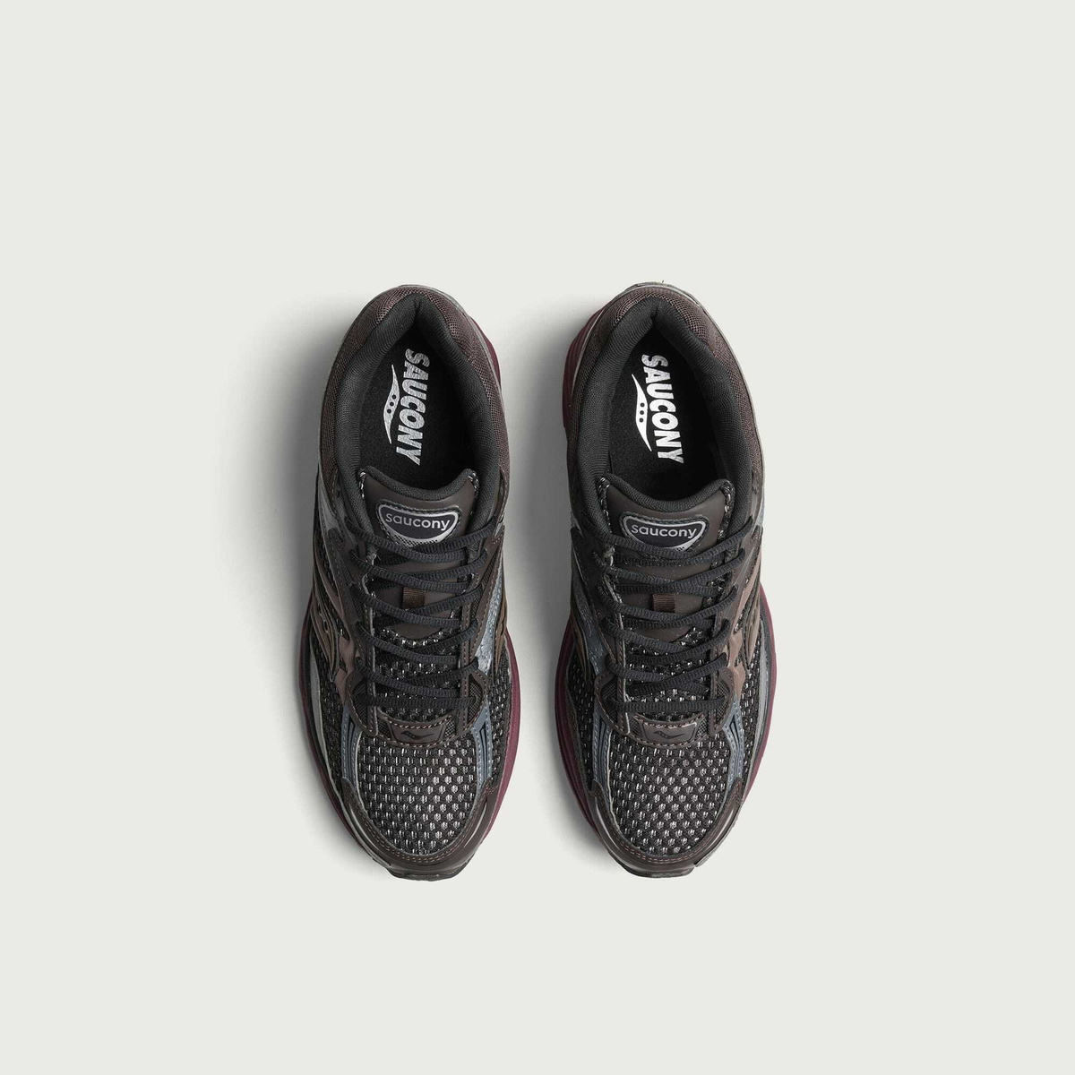 Saucony Men's Progrid Omni 9 Tech Premium Sneaker in Black/Torte