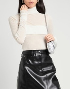 Quira Womens Turtleneck in Off white