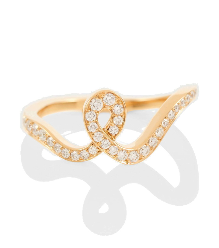 Photo: Sophie Bille Brahe - Ruban de Diamant 18kt yellow gold ring with diamonds