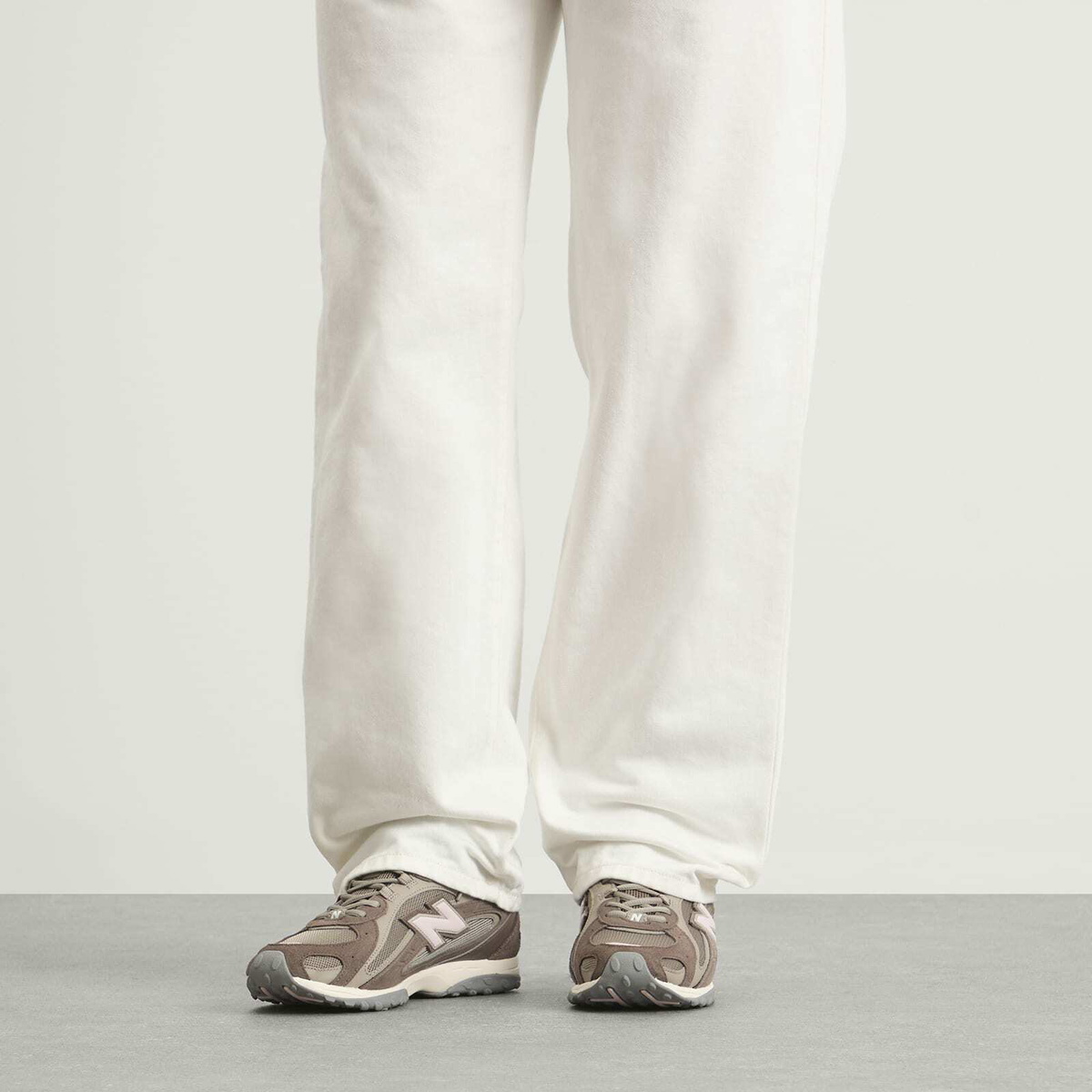 New Balance 204L Sneaker in Cortado/Stone Pink