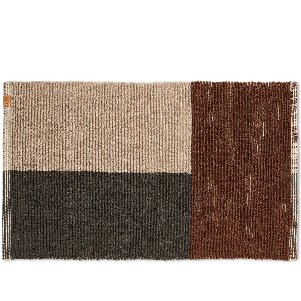 https://cdn.clothbase.com/uploads/5c839b6c-5cc2-4213-8f88-5db0b6fdc2fa/Ferm-Living-Pile-Bathroom-Mat---Brown-_FERM-100601315_1_1.jpg