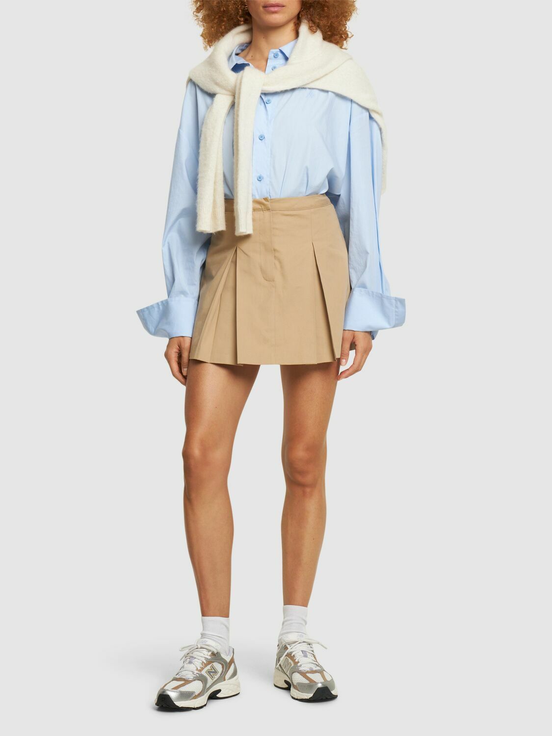 SPORTY & RICH - Serif Logo Double Pleated Skirt Sporty & Rich