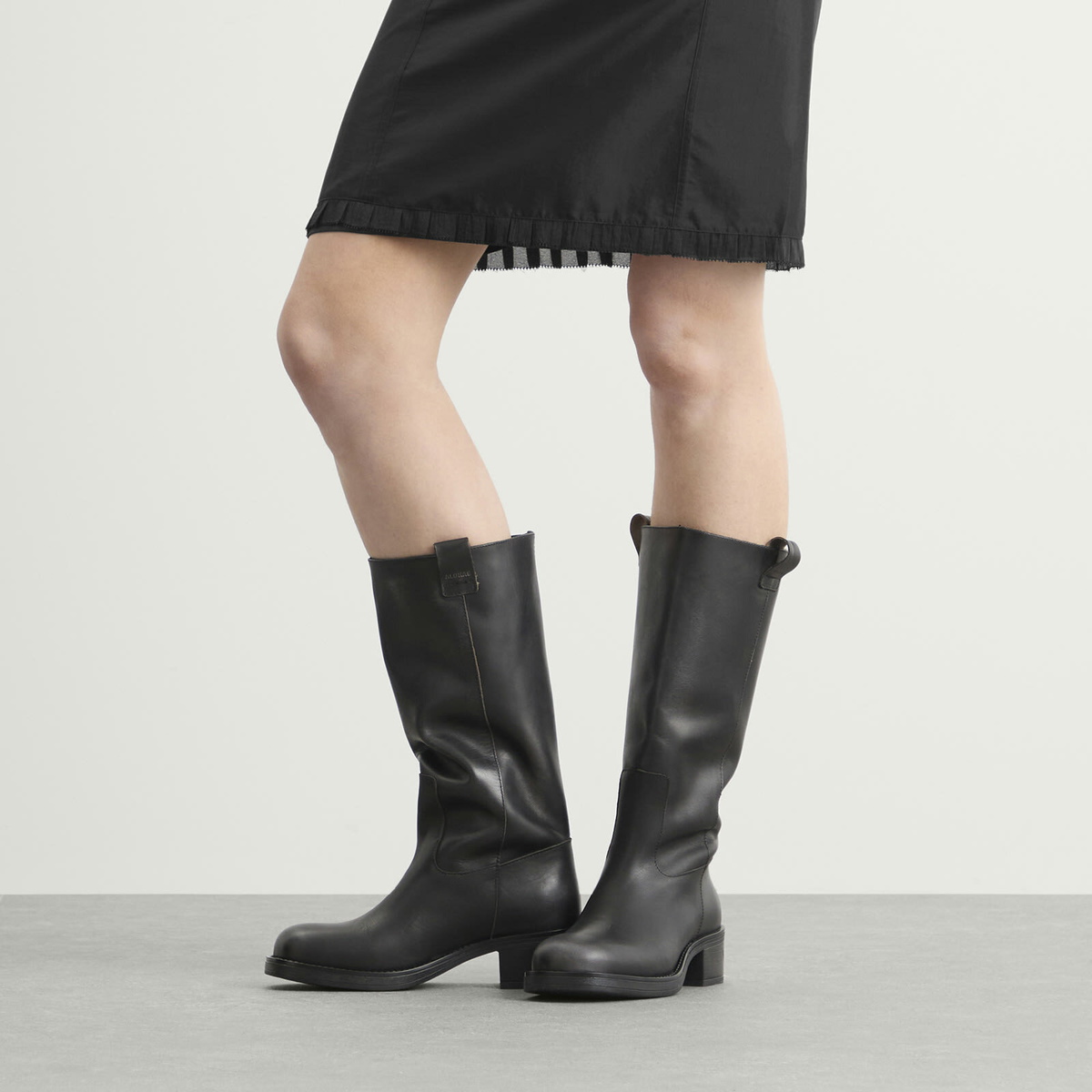 ALOHAS Women's Sajan Leather Boots- in Black