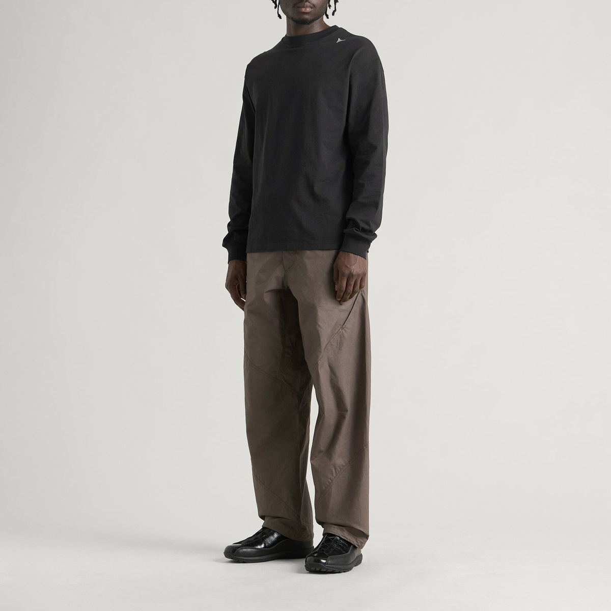 ROA Men's Logo Longsleeve T-Shirt in Washed Black