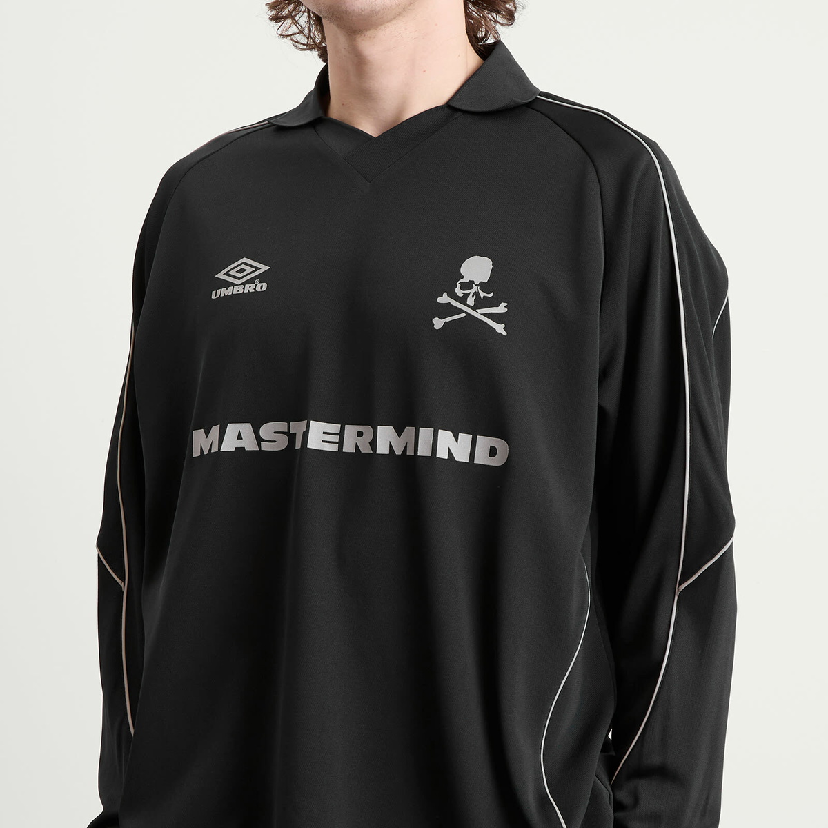 MASTERMIND WORLD Men's x Umbro Long Sleeve Game Shirt in Black