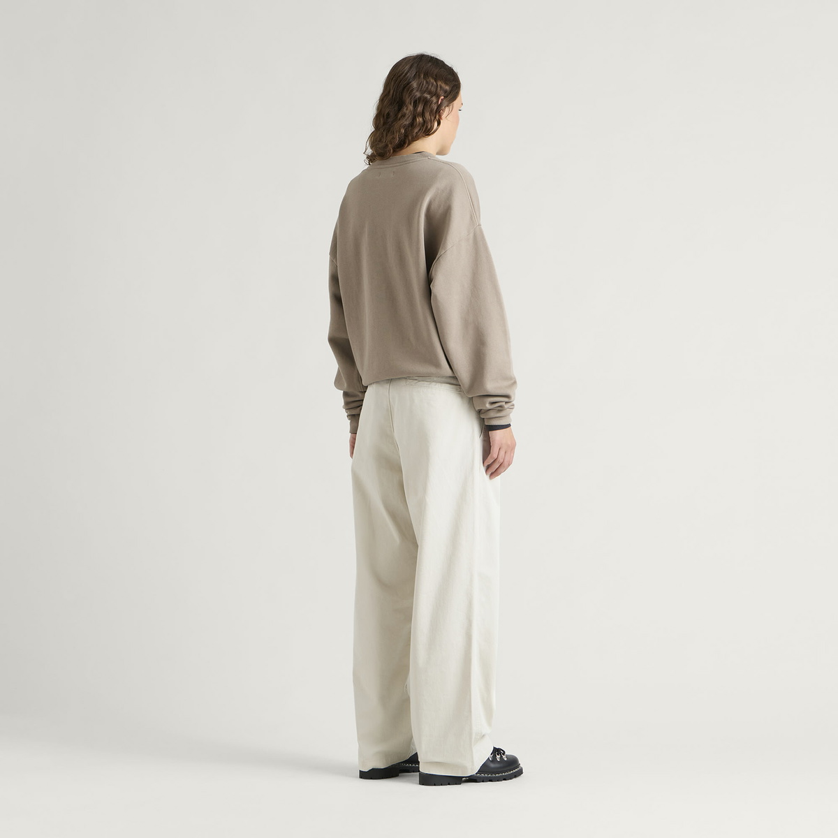 END. Signature Sweatshirt in Khaki