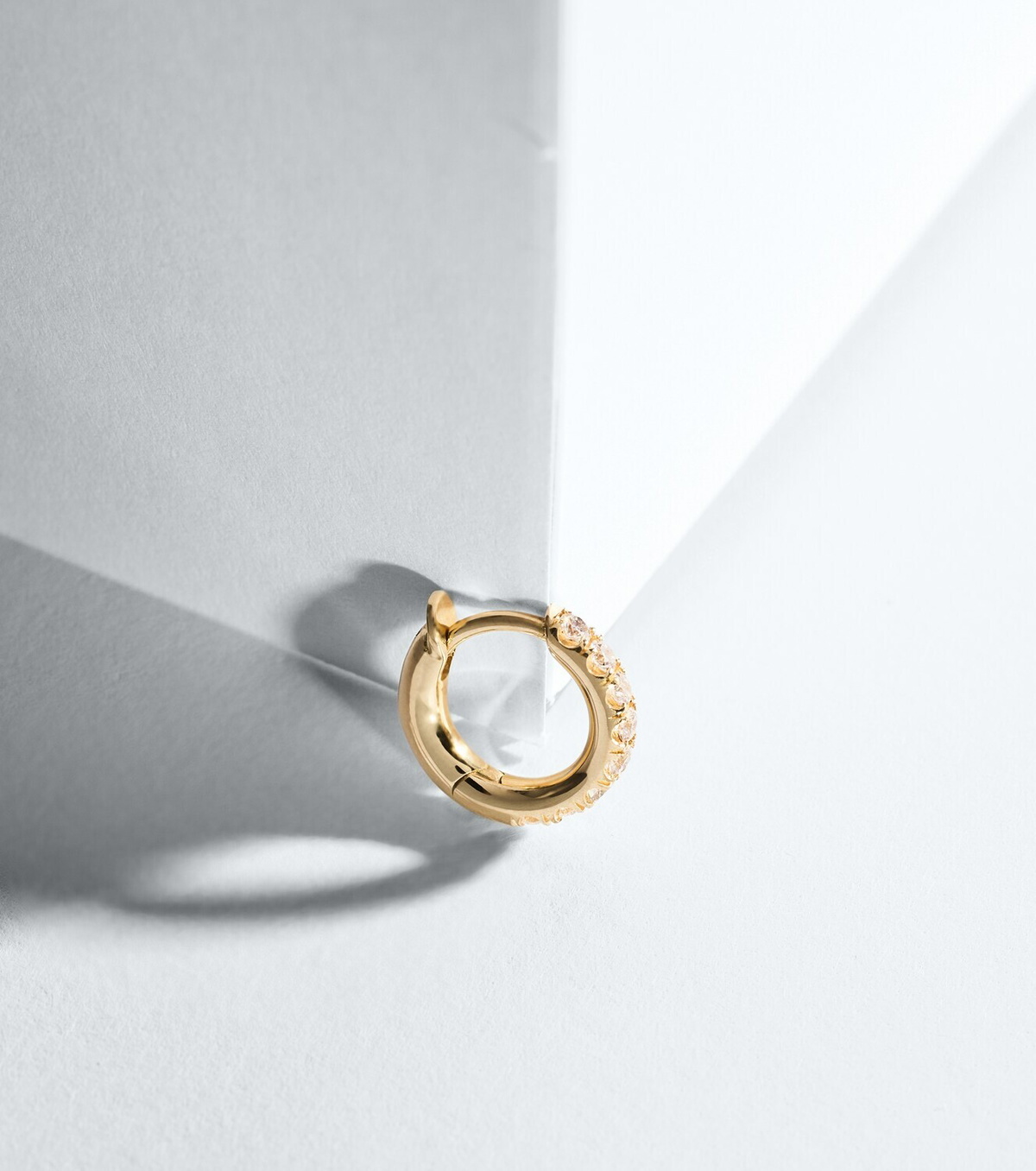 Spinelli Kilcollin Micro Hoop Mini 18kt gold single earring with diamonds