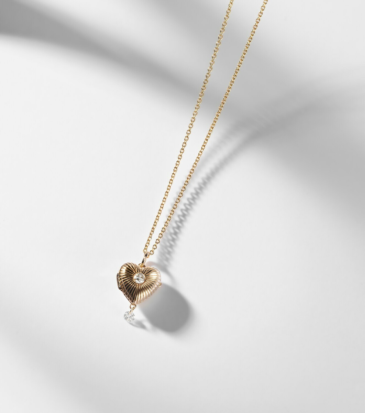 Persée Heart Locket 9kt gold necklace with diamonds