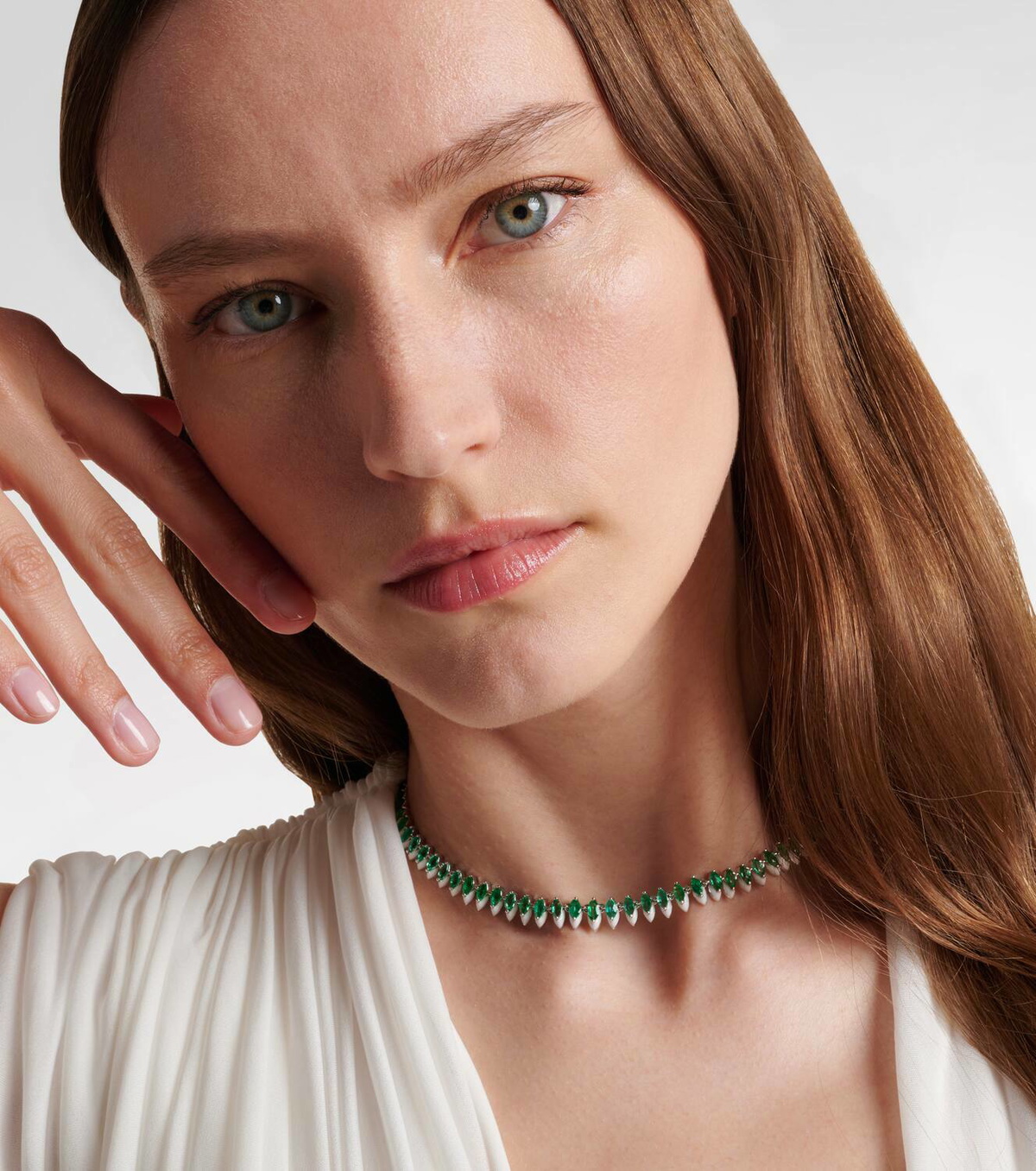 Kamyen 18kt white gold and enamel choker with emeralds