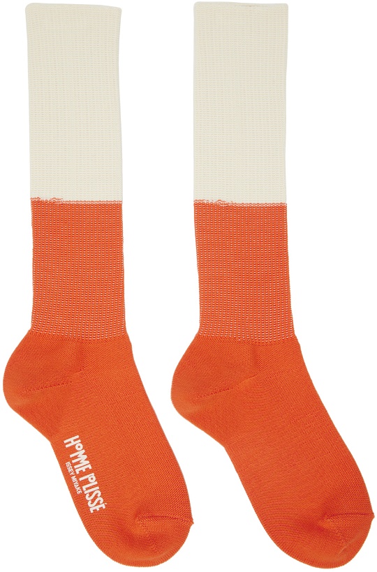 Photo: HOMME PLISSÉ ISSEY MIYAKE Off-White & Orange Two-Way Socks