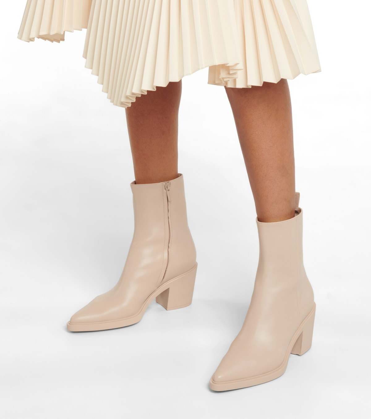 【Gianvito Rossi】DYLAN ディラン Gianvito Rossi Dylan Booties | Neiman Marcus