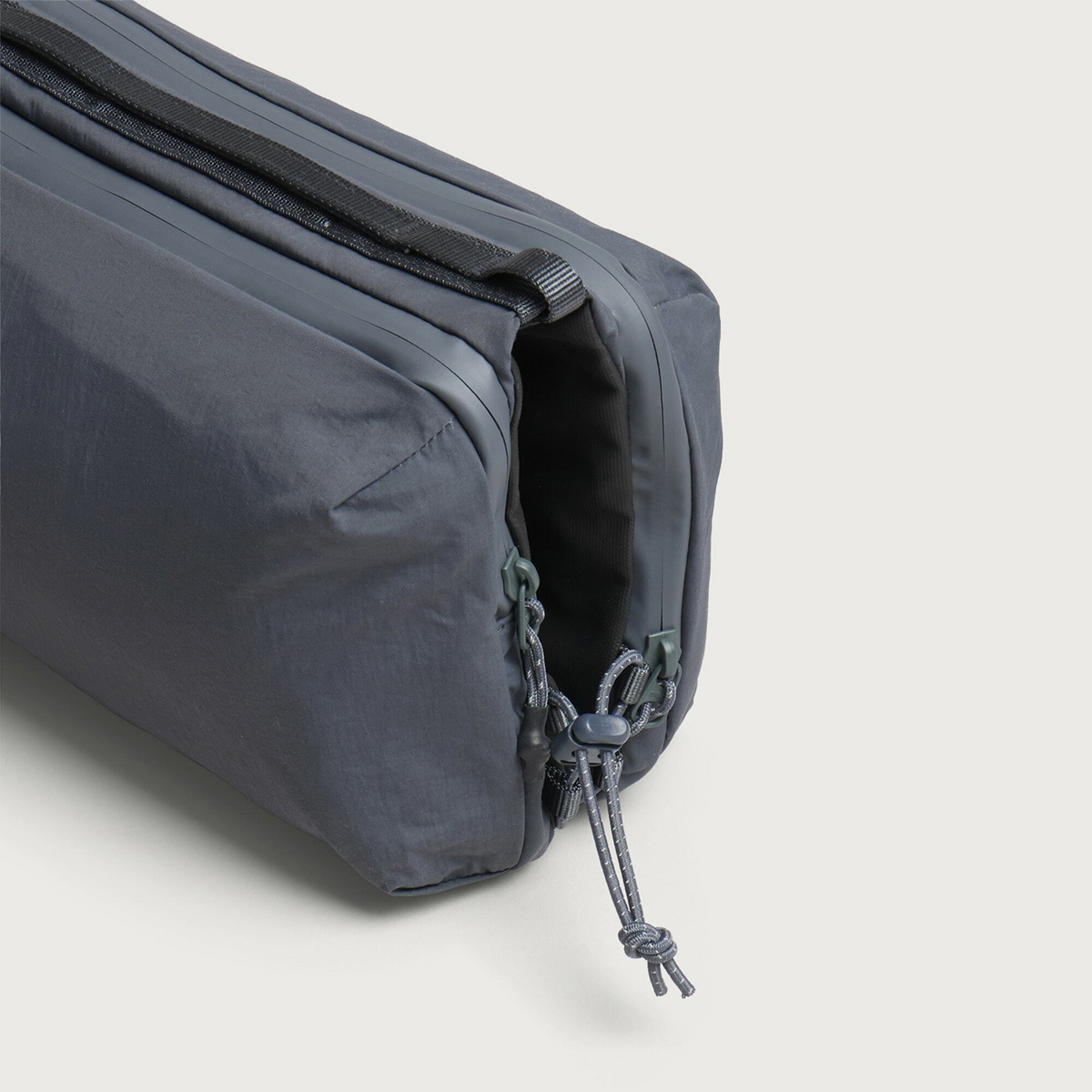 Topologie Bottle Sacoche Bag - Large in Burnt Ash 