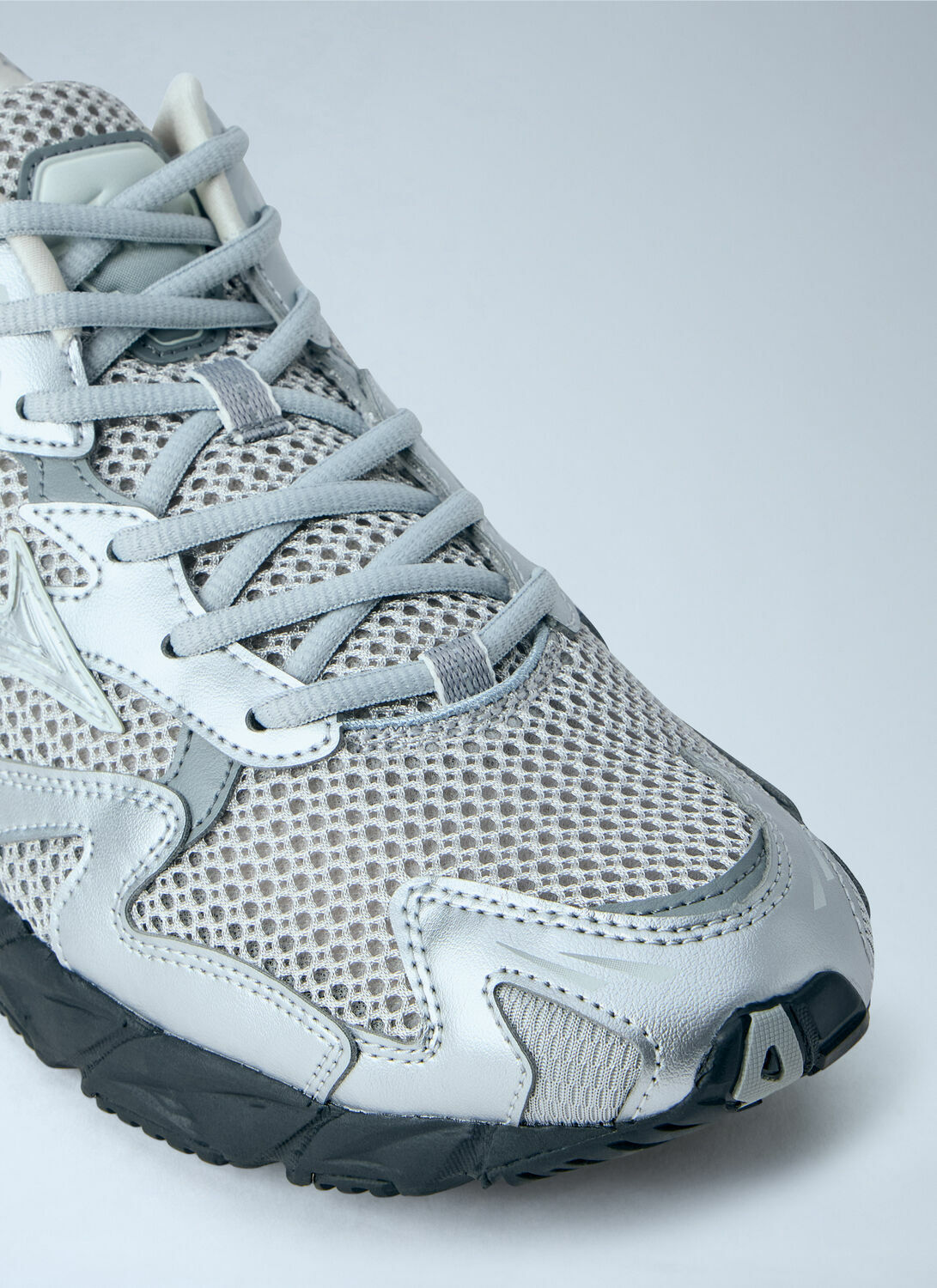 Mizuno Wave Rider 10 Sneakers