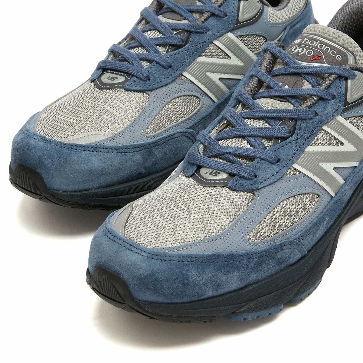New Balance 990v6 Sneaker in Navy