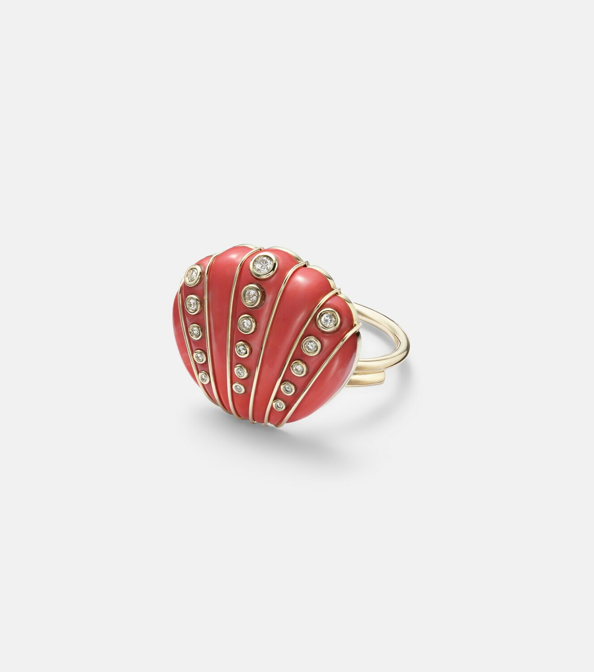 Yvonne Léon Coquillage Corail 9kt ring with diamonds and coral