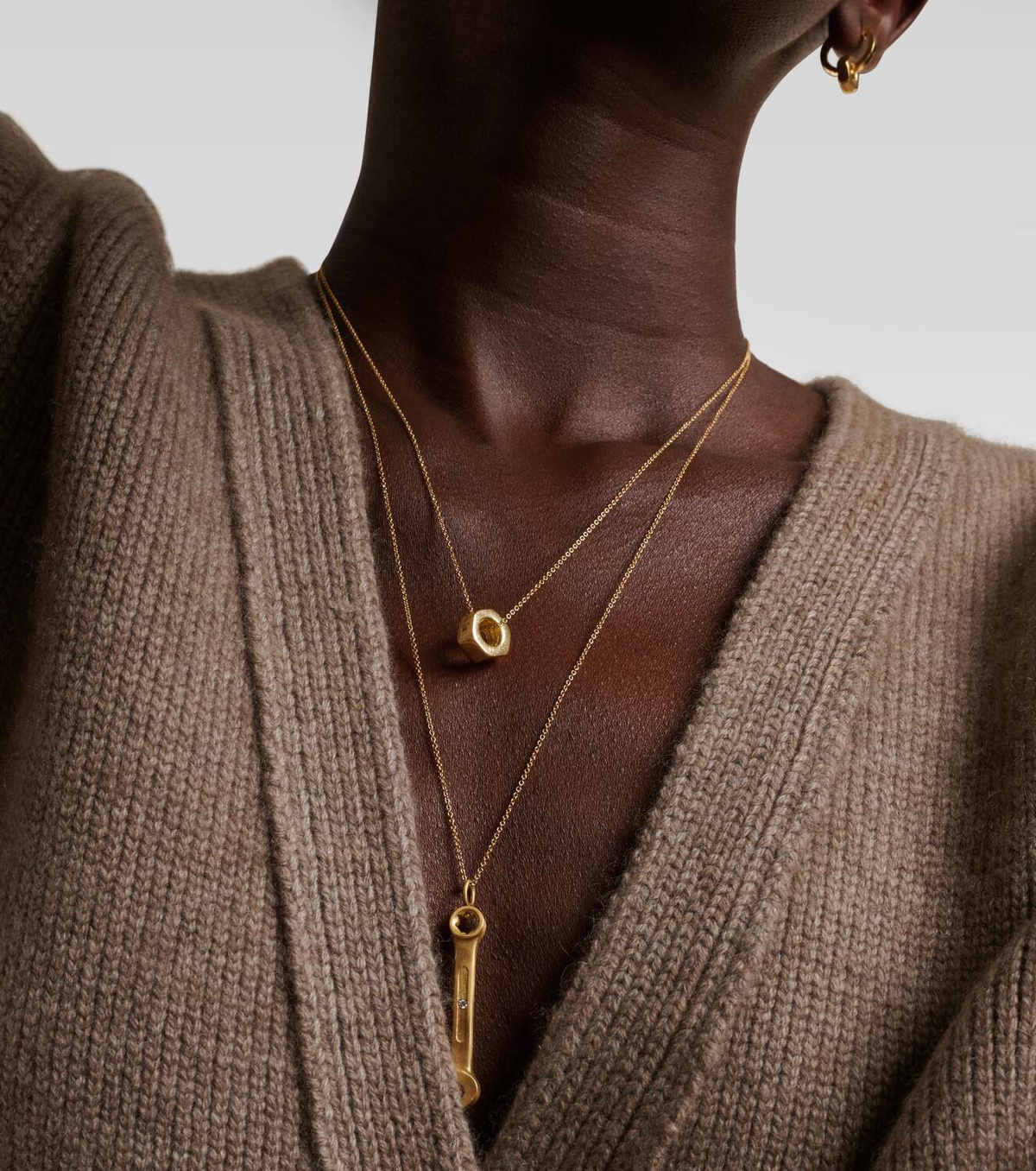 Ileana Makri Nut 18kt gold pendant necklace