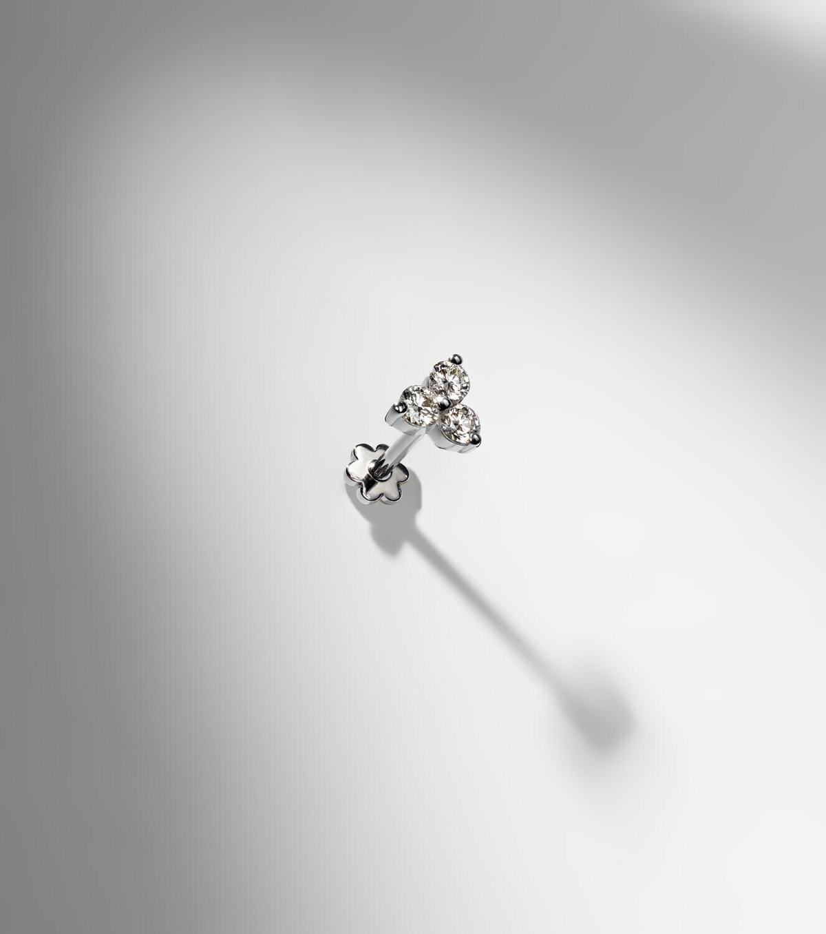 Maria Tash 18kt white gold (750/1000) single earring with diamonds