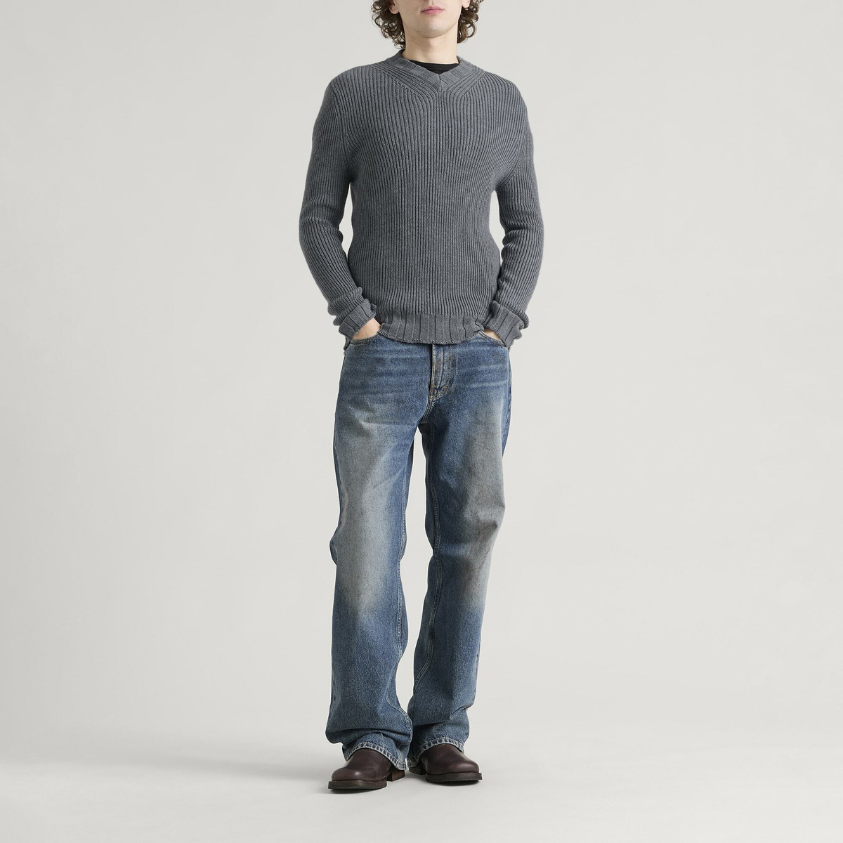 Carter Young Men's Wool Lounger V-Neck in Slate