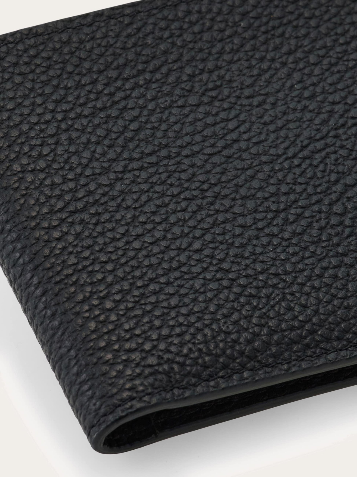 Ferragamo Mens Gancini bifold wallet in Black