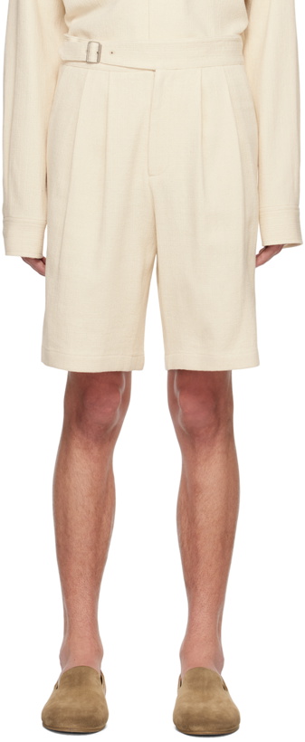 Photo: LE17SEPTEMBRE Off-White Pin-Buckle Shorts