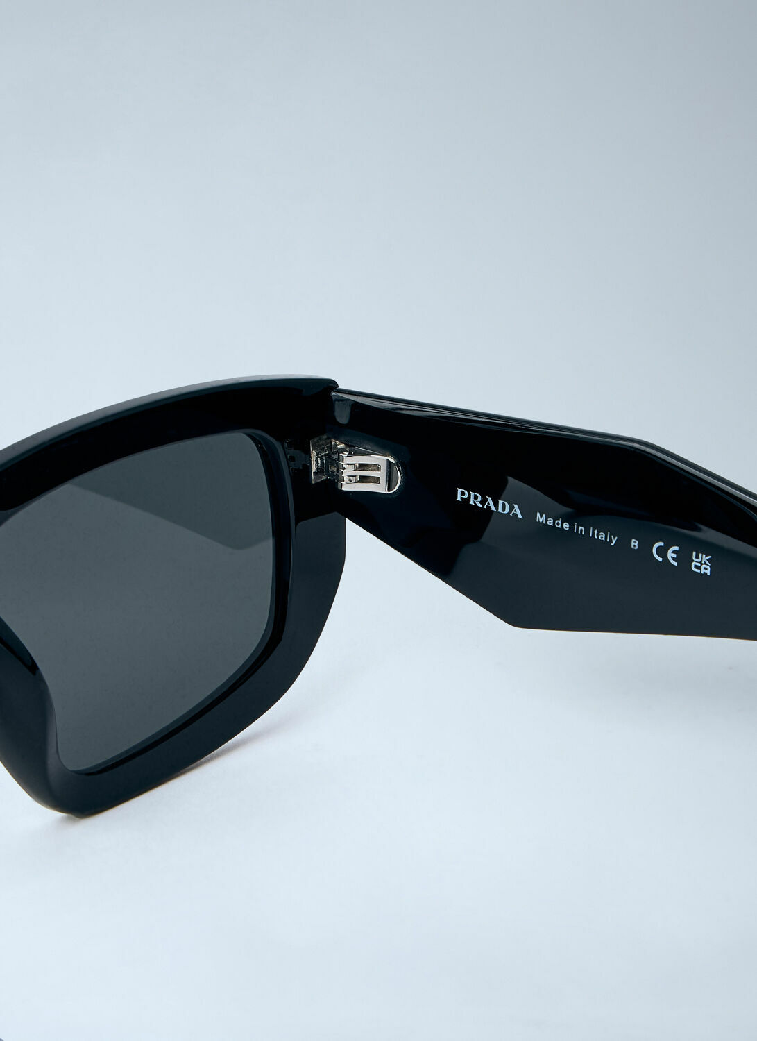 Prada PR D04SU Sunglasses