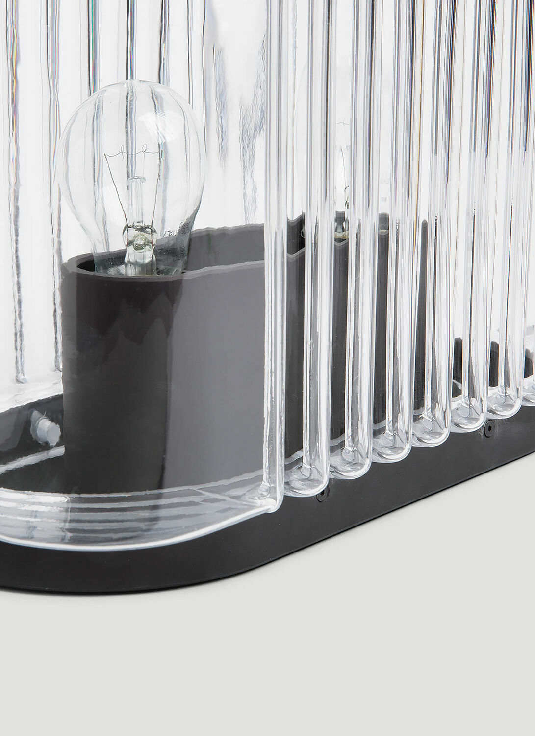 Karakter Lari Lamp (UK)
