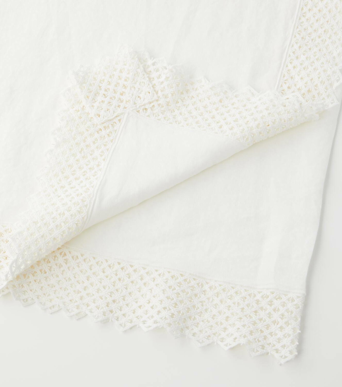 Once Milano Macramé linen tablecloth