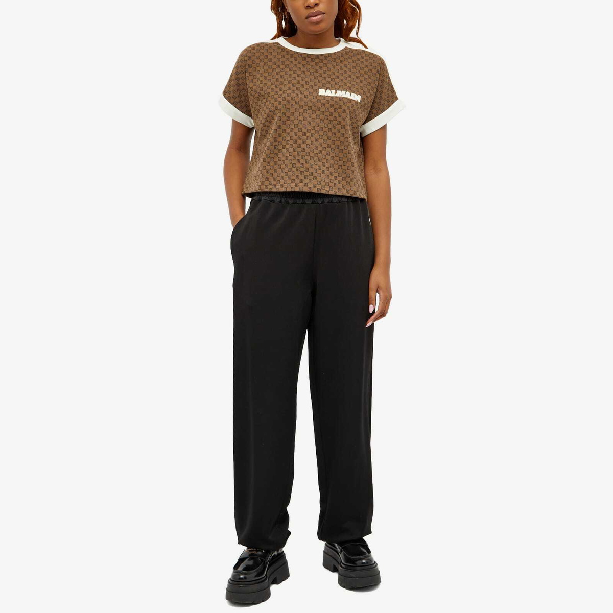 【関税込み】Balmain ブラウン Retro ミニモノグラム Tシャツ Balmain Women's Mini Monogram Printed Cropped T-Shirt in