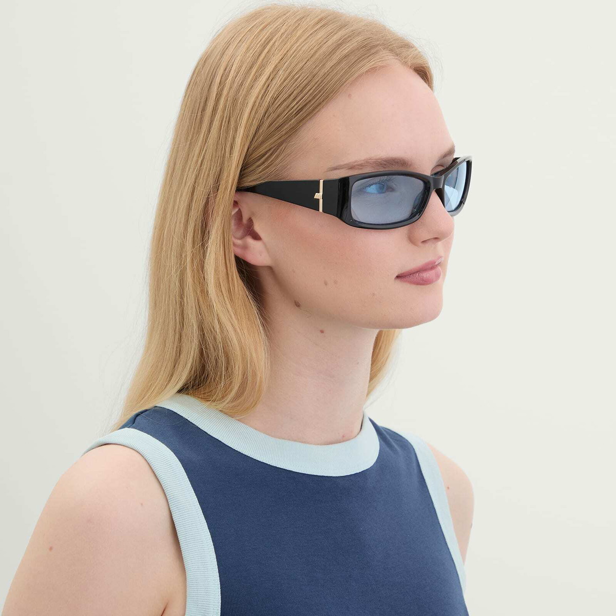 Le Specs Du Jour Sunglasses in Black/Sky Blue Tint 